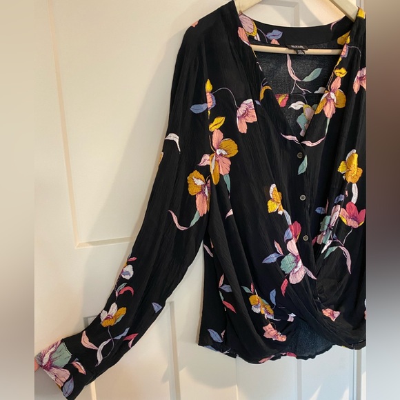 Flowered Top - Picture 2 of 11